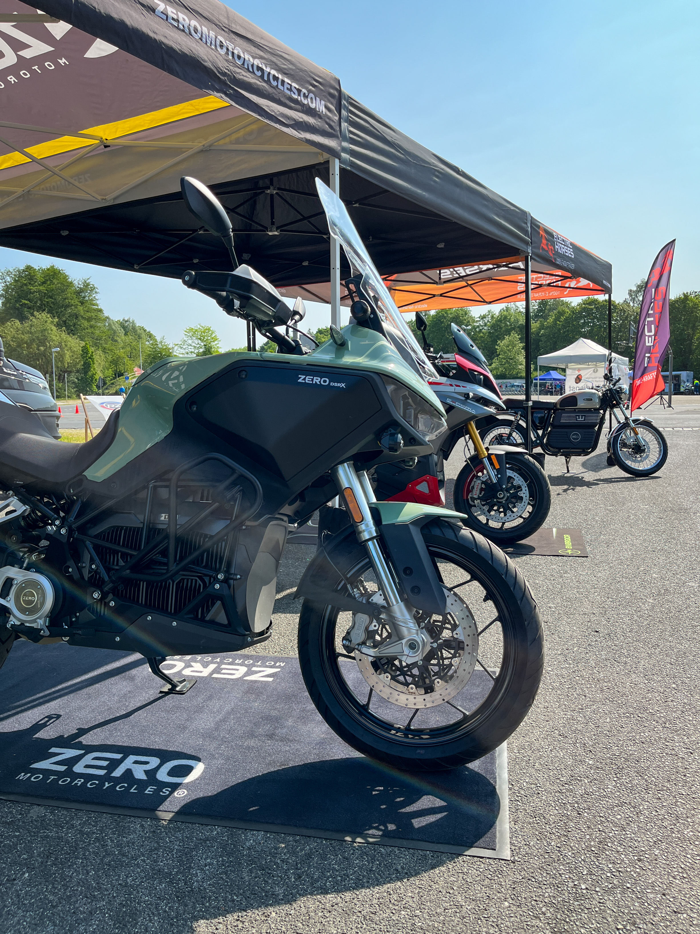 E-Motorräder von Zero Motorcycles und Energica auf dem Verkehrssicherheitstag Neumarkt. Electric Horses.